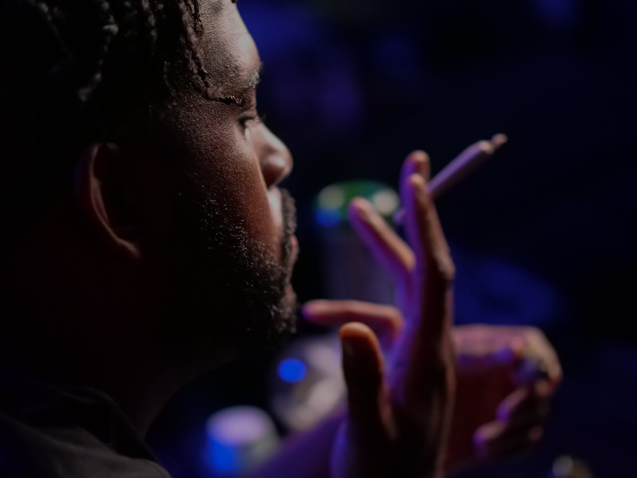 How to Check For Moldy Weed | VESSEL - Vessel®