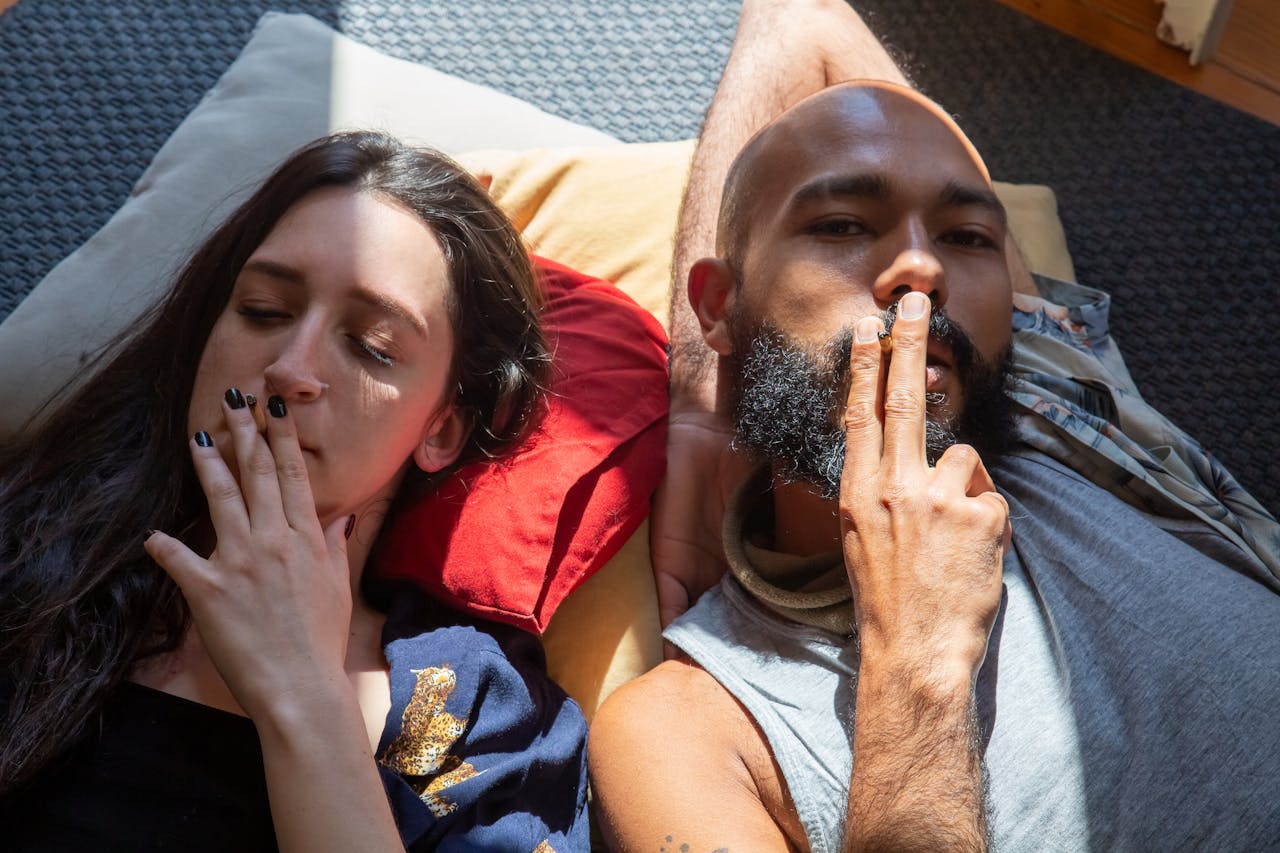 How to Clean a One Hitter Pipe: With Alcohol, Water, & More