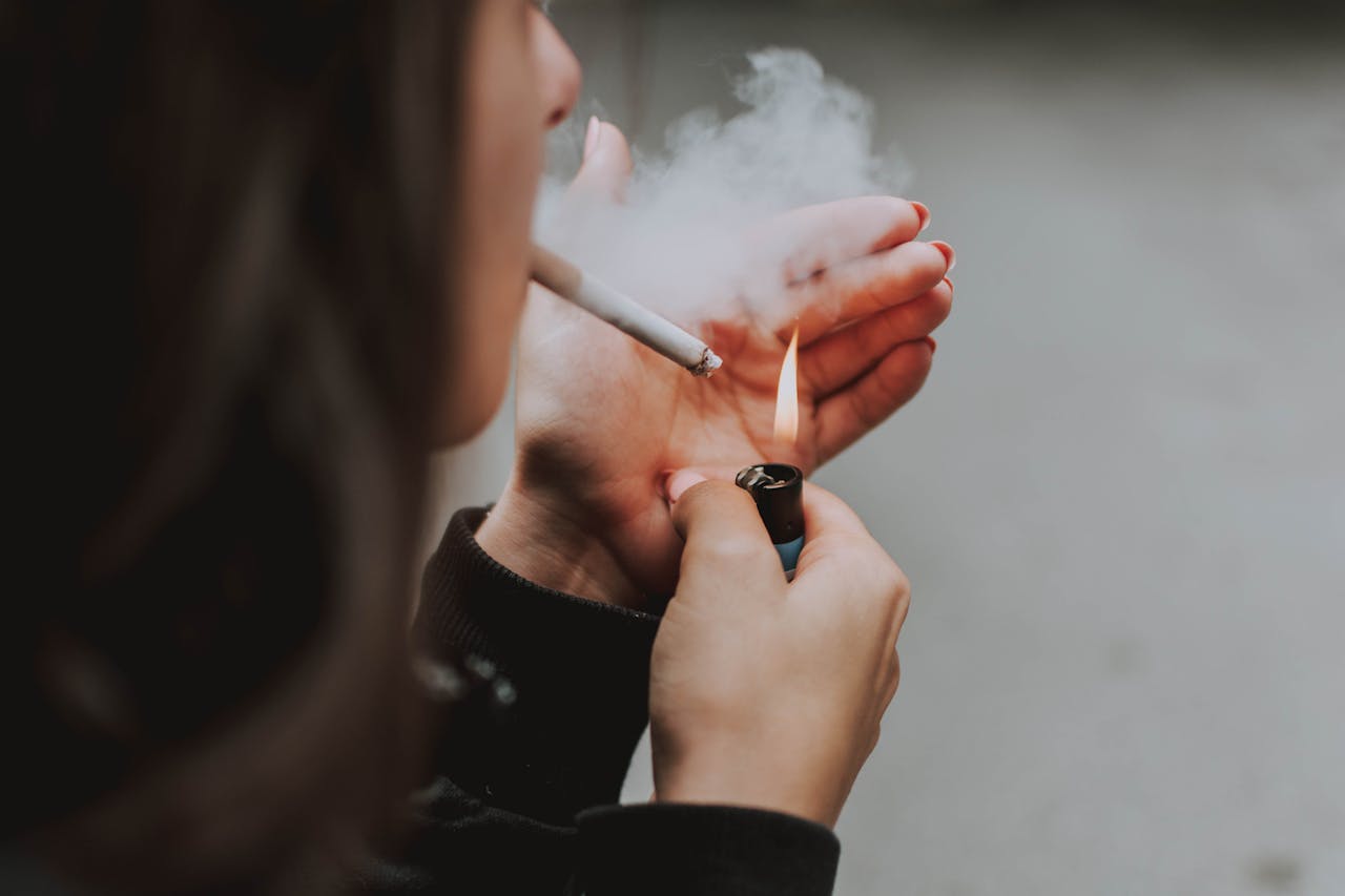 Dry Herb Vape vs. Smoking - What You Need to Know Dry Herb Vape vs. Smoking - What You Need to Know